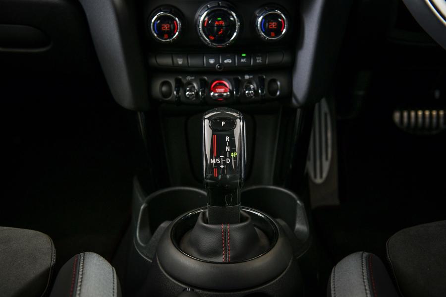 Детали интерьера Mini John Cooper Works GP (F56) 2020 года  (SG) (фото 11 из 21)